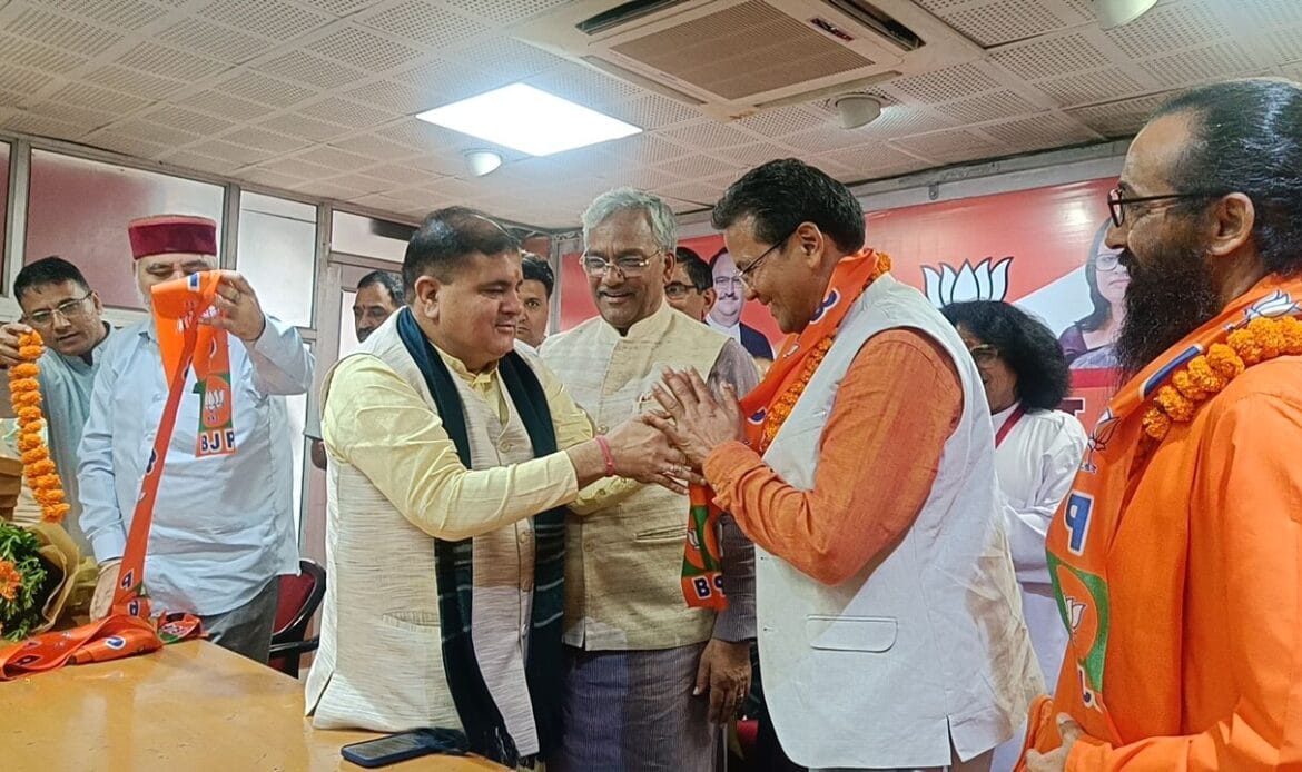 भाजपा का सदस्यता अभियान: प्रदेश अध्यक्ष महेंद्र भट्ट ने किया नए सदस्यों का जोरदार स्वागत-Newsnetra 10 img 20240904 wa00354416213208122881615