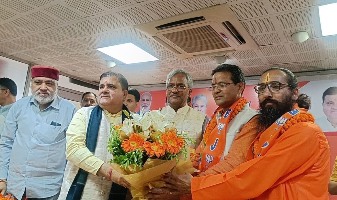 भाजपा का सदस्यता अभियान: प्रदेश अध्यक्ष महेंद्र भट्ट ने किया नए सदस्यों का जोरदार स्वागत-Newsnetra 7 img 20240904 wa00395618293506477723045