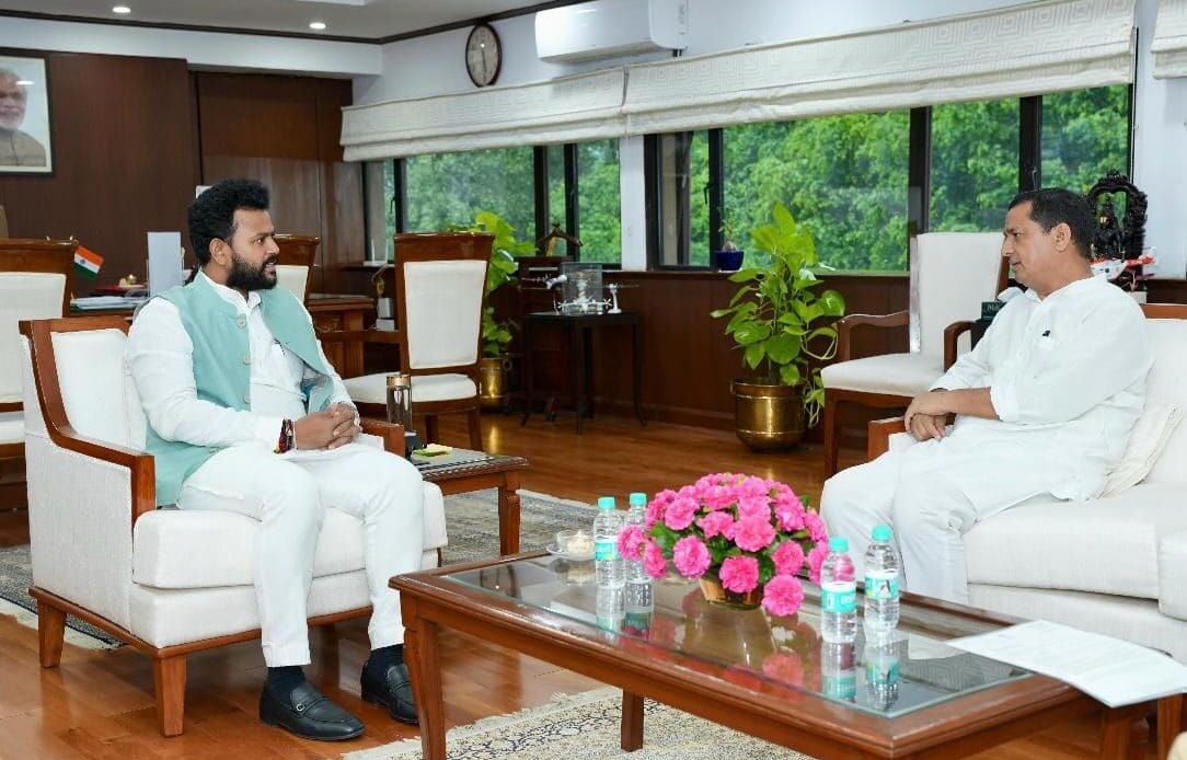 अनिल बलूनी ने गढ़वाल में एयर कनेक्टिविटी के विस्तार को लेकर केंद्रीय नागरिक उड्डयन मंत्री से की मुलाकात-Newsnetra 5 img 20240904 wa00403032552125286990385