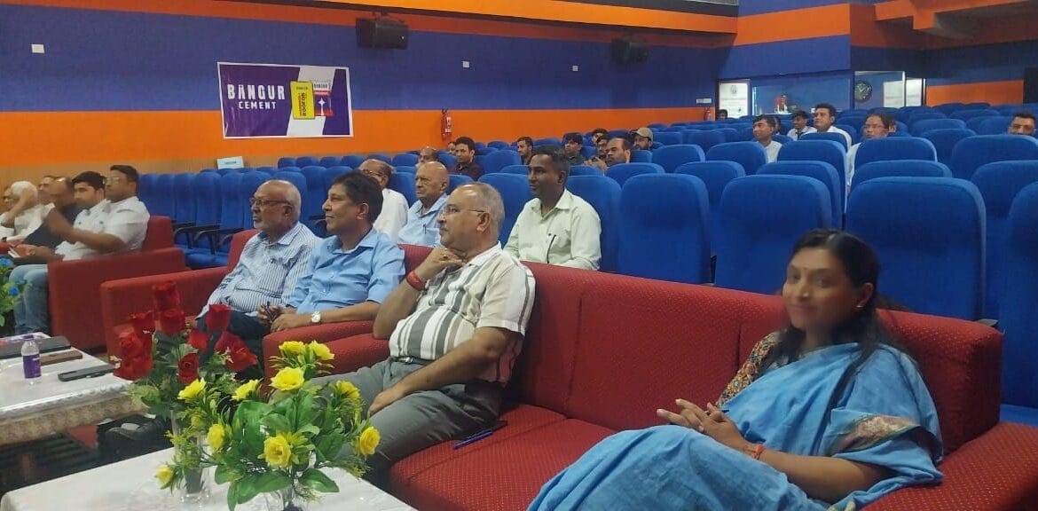 यूकेएससी IEI द इंस्टीट्यूशन ऑफ इंजीनियर्स आईएसबीटी में इंटरनेशनल कंक्रीट डे और रॉयल चैप्टर डे पर संगोष्ठी द्वारा मनाया गया-Newsnetra 6 img 20240909 wa00173345868021760986756