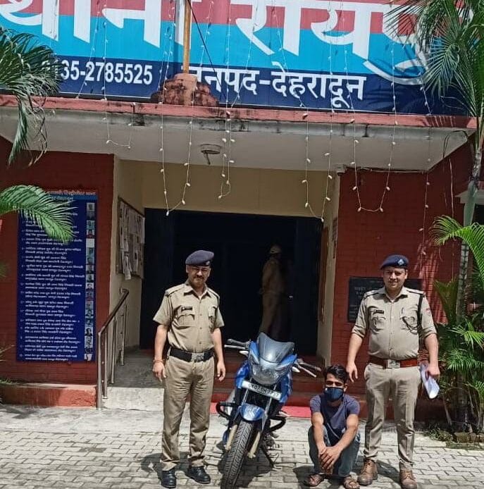 चोरी की मोटरसाइकिल के साथ एक अभियुक्त को रायपुर पुलिस ने किया गिरफ्तार-Newsnetra 4 img 20240917 wa001279300570657608152