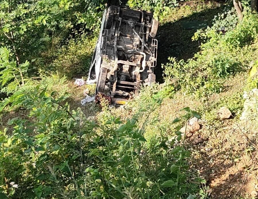 उत्तराखंड सड़क दुर्घटना: गाड़ी पलटने से 11 शिक्षक घायल, चालक की हालत गंभीर-Newsnetra 5 img 20240923 wa00018057451145262384964