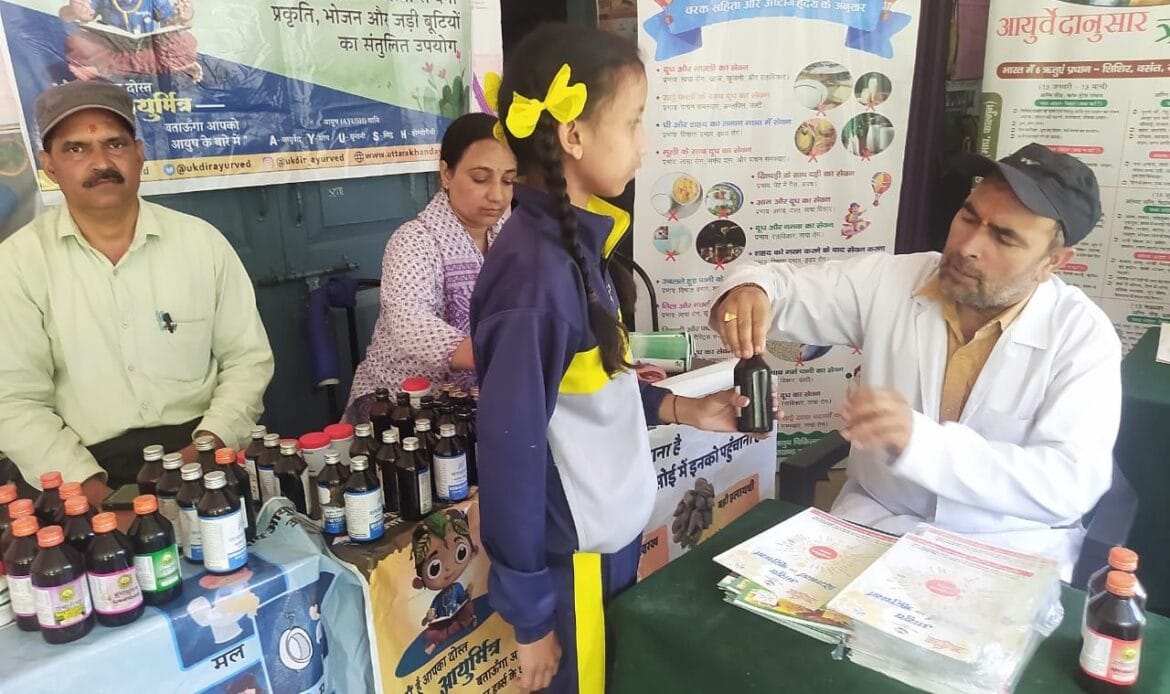 आयुर्वेद का महत्व और औषधीय पौधों की उपयोगिता: जूनियर हाई स्कूल लाटा में आयुष्मान आरोग्य शिविर का आयोजन-Newsnetra 5 img 20240928 wa00235158447612586685920