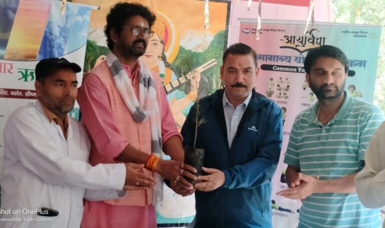 आयुर्वेद का महत्व और औषधीय पौधों की उपयोगिता: जूनियर हाई स्कूल लाटा में आयुष्मान आरोग्य शिविर का आयोजन-Newsnetra 7 img 20240928 wa00261924769180150396295