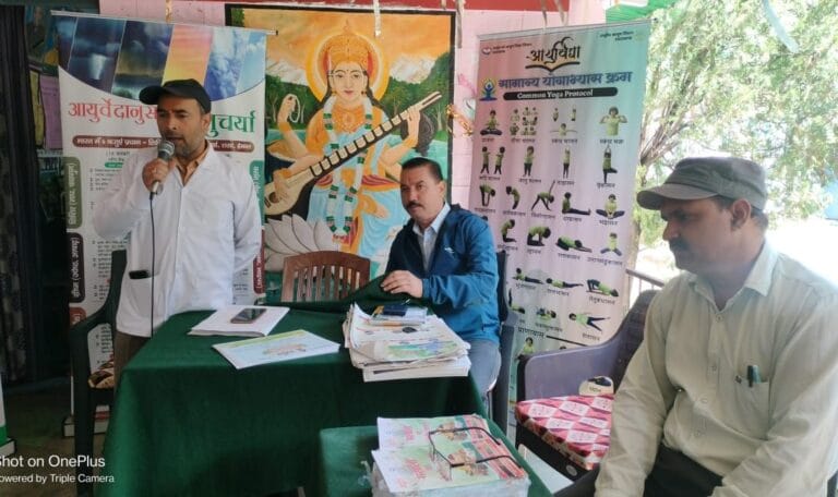 आयुर्वेद का महत्व और औषधीय पौधों की उपयोगिता: जूनियर हाई स्कूल लाटा में आयुष्मान आरोग्य शिविर का आयोजन-Newsnetra 14 img 20240928 wa00324744685689486960398