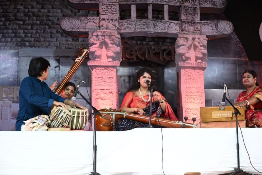गोवा की सांस्कृतिक हस्तियां : संगबोरती दास का मग्न मुग्ध  करने वाला शास्त्रीय संगीत और पं. राजेंद्र गंगानी के कथक नृत्य बने 'विरासत' के चश्मदीद गवाह-Newsnetra 3 IMG 20241016 WA0053