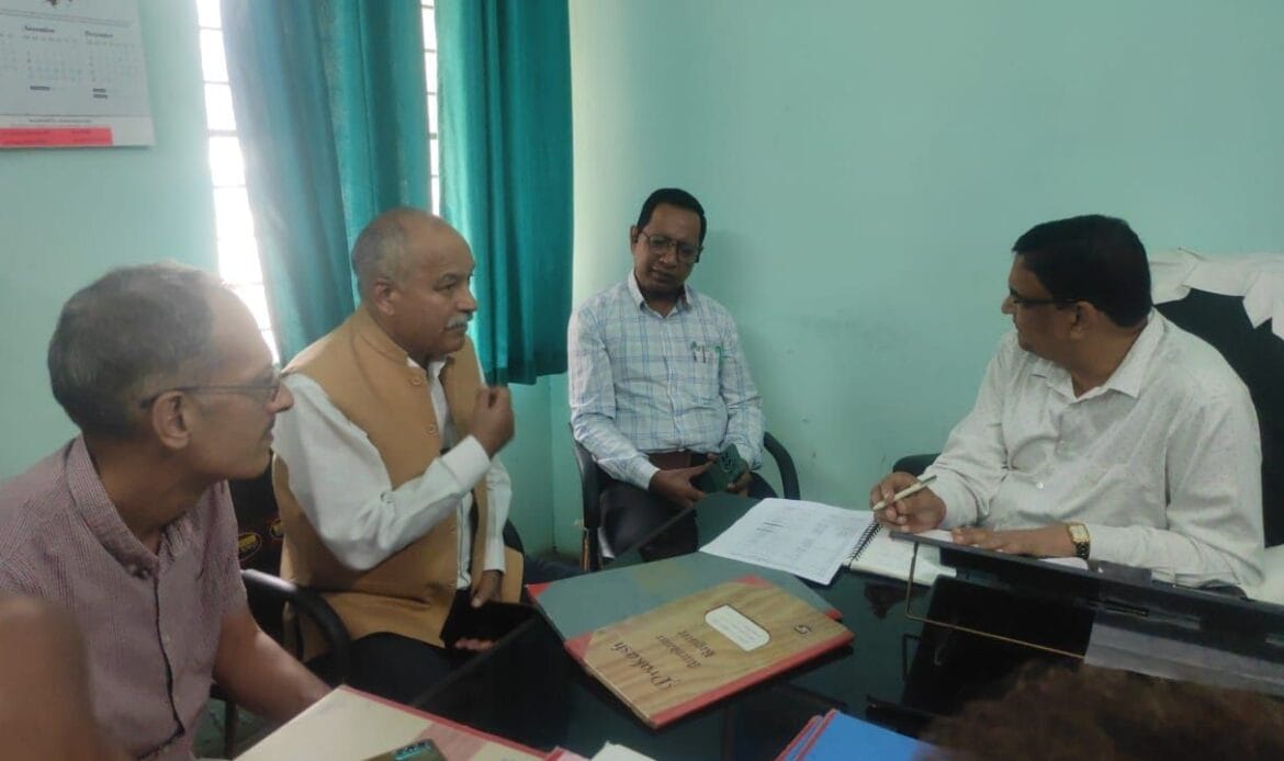 मोर्चा के अनुरोध एवं स्वास्थ्य सचिव के निर्देश पर सीएमओ पहुंचे उप जिला चिकित्सालय का औचक निरीक्षण किया -Newsnetra 4 img 20241008 wa00071366165943274184671