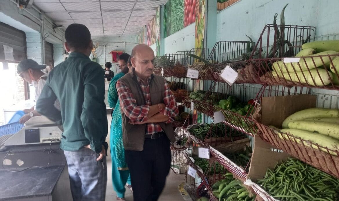 लघु उद्योगों व आजीविका संवर्धन के क्षेत्र में हस्तशिल्पियों व बुनकरों के लिये आय सृजन अपार सम्भावनाएं-Newsnetra 7 img 20241009 wa00075207959580835126120