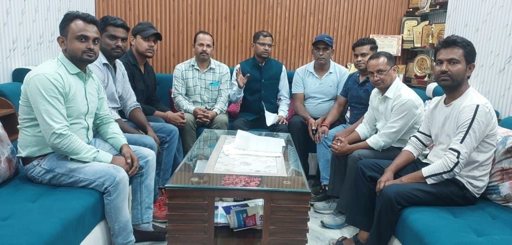 ऑटोमैटिक फिटनेस सेंटर के खिलाफ उत्तराखंड स्कूल वैन चालकों का विरोध, आंदोलन की चेतावनी-Newsnetra 4 img 20241010 wa00115975617696909733050