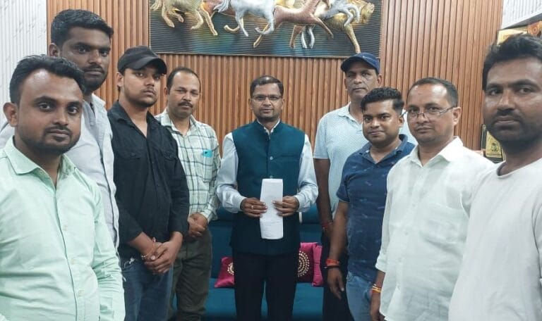 ऑटोमैटिक फिटनेस सेंटर के खिलाफ उत्तराखंड स्कूल वैन चालकों का विरोध, आंदोलन की चेतावनी-Newsnetra 6 img 20241010 wa00122607965399783438897