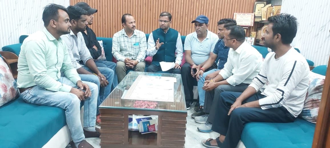 ऑटोमैटिक फिटनेस सेंटर के खिलाफ उत्तराखंड स्कूल वैन चालकों का विरोध, आंदोलन की चेतावनी-Newsnetra 5 img 20241010 wa00137550119682684126010