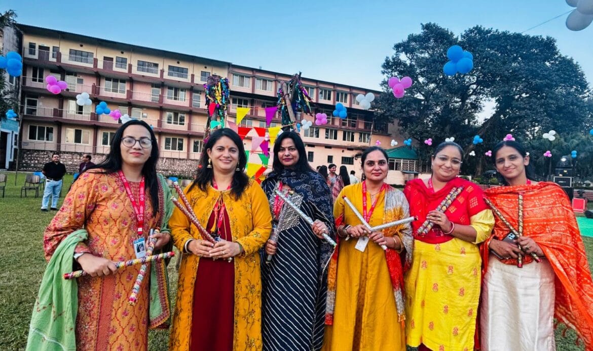 गुरु राम दास इंस्टीट्यूट ऑफ मैनेजमेंट एंड टेक्नोलॉजी में डांडिया नाइट समारोह-Newsnetra 4 img 20241011 wa00214505277644511061237