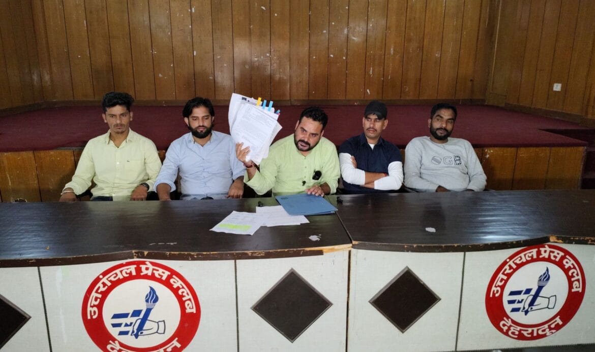 उत्तराखंड बेरोजगार संघ के अध्यक्ष बॉबी पंवार ने यूपीसीएल डायरेक्टर पर भ्रष्टाचार के गंभीर आरोप लगाए-Newsnetra 12 img 20241016 wa00033855943925216949001