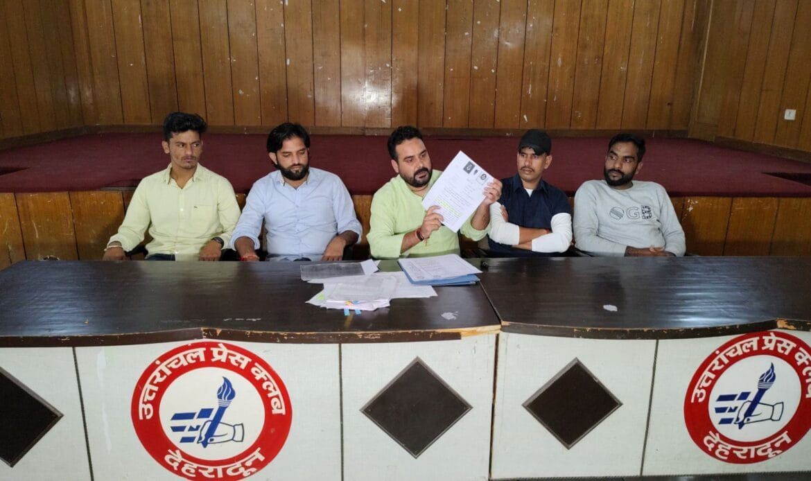 उत्तराखंड बेरोजगार संघ के अध्यक्ष बॉबी पंवार ने यूपीसीएल डायरेक्टर पर भ्रष्टाचार के गंभीर आरोप लगाए-Newsnetra 6 img 20241016 wa00156402890520215650264