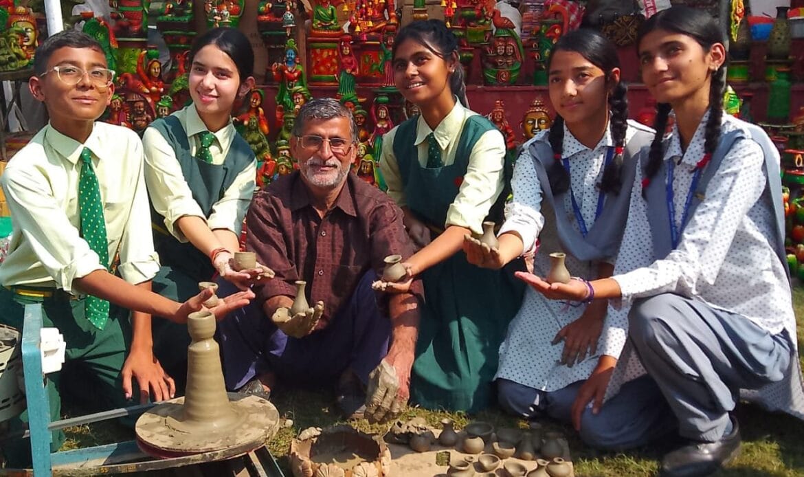 गोवा की सांस्कृतिक हस्तियां : संगबोरती दास का मग्न मुग्ध करने वाला शास्त्रीय संगीत और पं. राजेंद्र गंगानी के कथक नृत्य बने 'विरासत' के चश्मदीद गवाह-Newsnetra 20 img 20241016 wa00416971687396197845302