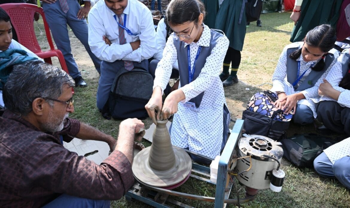 गोवा की सांस्कृतिक हस्तियां : संगबोरती दास का मग्न मुग्ध करने वाला शास्त्रीय संगीत और पं. राजेंद्र गंगानी के कथक नृत्य बने 'विरासत' के चश्मदीद गवाह-Newsnetra 17 img 20241016 wa00465987187034416518075