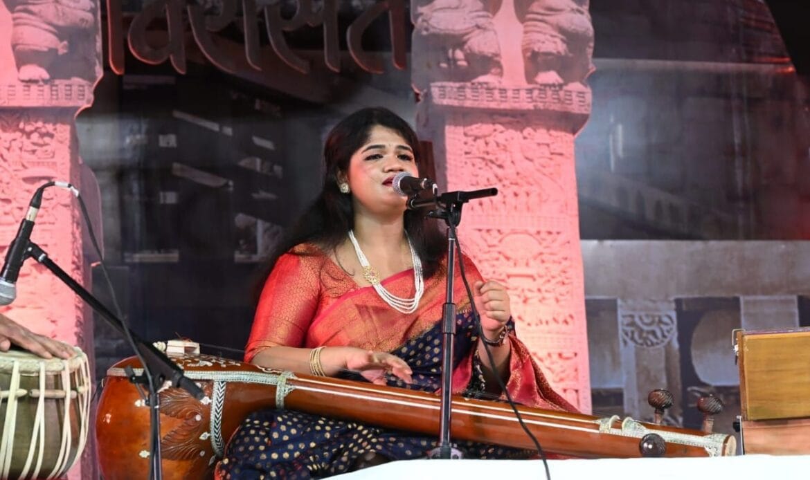 गोवा की सांस्कृतिक हस्तियां : संगबोरती दास का मग्न मुग्ध करने वाला शास्त्रीय संगीत और पं. राजेंद्र गंगानी के कथक नृत्य बने 'विरासत' के चश्मदीद गवाह-Newsnetra 11 img 20241016 wa0052840228999899058074