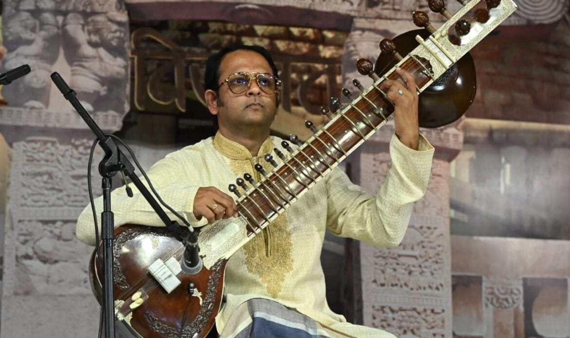 विरासत आर्ट एंड हेरीटेज फेस्टिवल-2024 का शानदार रहा पांचवा दिन, विरासत में छाया 'अभिमन्यु' का चक्रव्यूह-Newsnetra 31 img 20241019 wa00301422208508948415609