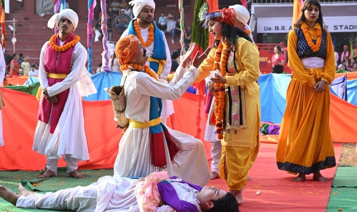 विरासत आर्ट एंड हेरीटेज फेस्टिवल-2024 का शानदार रहा पांचवा दिन, विरासत में छाया 'अभिमन्यु' का चक्रव्यूह-Newsnetra 25 img 20241019 wa00378169556332878878301