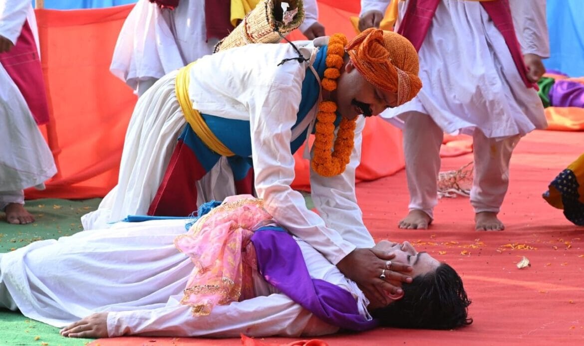विरासत आर्ट एंड हेरीटेज फेस्टिवल-2024 का शानदार रहा पांचवा दिन, विरासत में छाया 'अभिमन्यु' का चक्रव्यूह-Newsnetra 22 img 20241019 wa00386965432998658065609