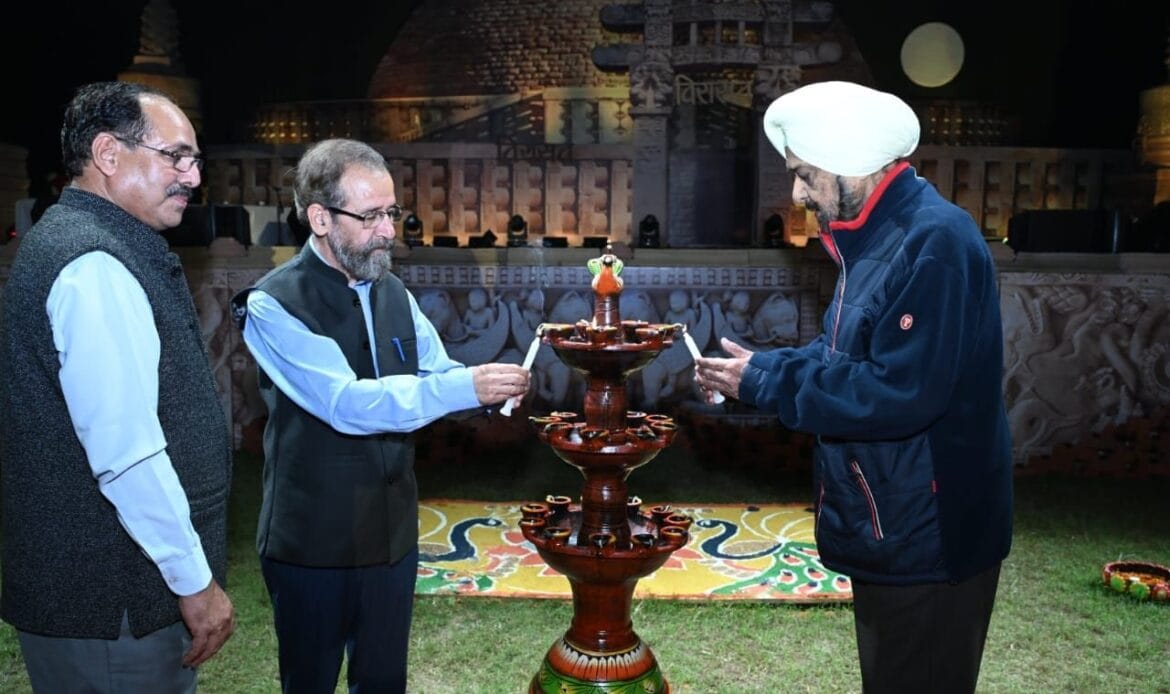 विरासत महोत्सव: शिंजिनी कुलकर्णी की कथक प्रस्तुति और जौनसारी लोक नृत्य का अद्वितीय संगम-Newsnetra 5 img 20241021 wa00894560945800168713512