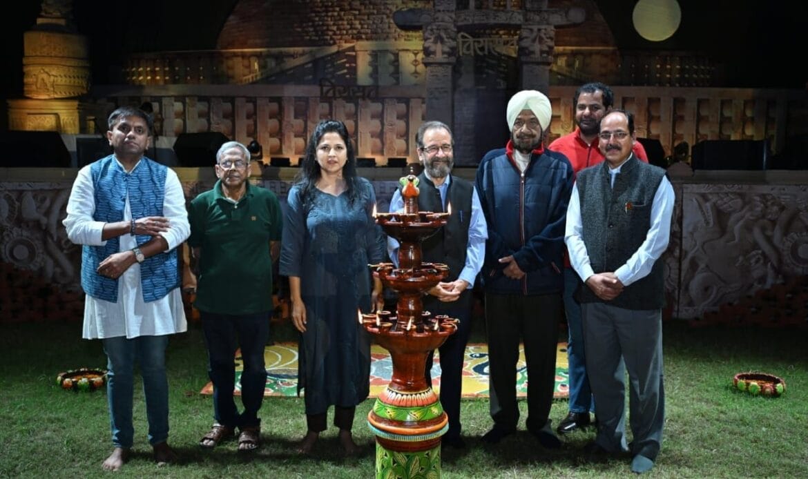 विरासत महोत्सव: शिंजिनी कुलकर्णी की कथक प्रस्तुति और जौनसारी लोक नृत्य का अद्वितीय संगम-Newsnetra 4 img 20241021 wa00911152556129396294523