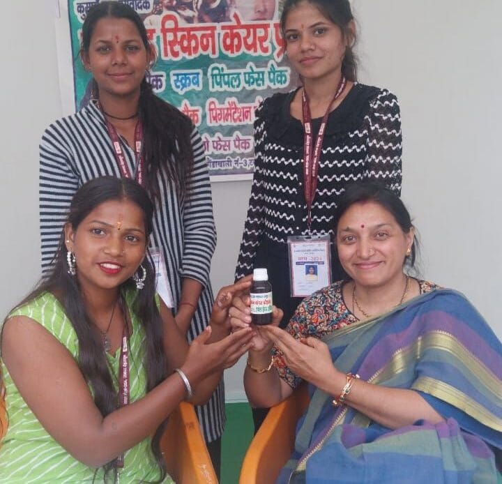 मातृशक्ति और ग्राम विकास: ब्रह्मकमल फाउंडेशन की पहाड़ी उत्पादन को राष्ट्रीय और अंतरराष्ट्रीय मंच तक पहुंचाने की पहल-Newsnetra 12 img 20241022 wa00161658129216057863494