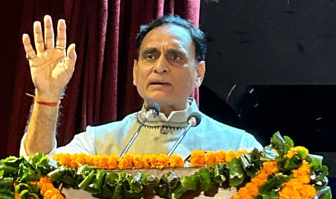 प्रतिभा सिंह बघेल की मन मोहिनी गजल, के.एल.पांडे का गीत और राग से रिश्ता और संस्कृति व प्रकृति बहनों के संगीत सुरों ने विरासत महफिल को किया रोशन-Newsnetra 19 img 20241023 wa00074114356501820689774