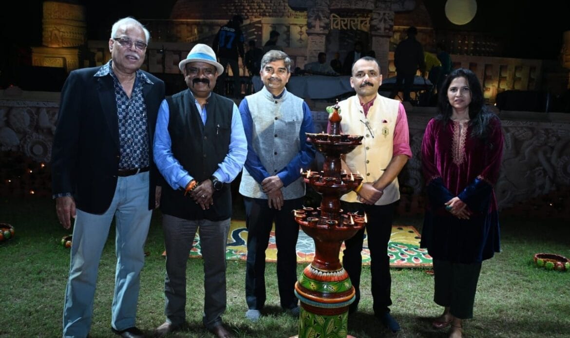 प्रतिभा सिंह बघेल की मन मोहिनी गजल, के.एल.पांडे का गीत और राग से रिश्ता और संस्कृति व प्रकृति बहनों के संगीत सुरों ने विरासत महफिल को किया रोशन-Newsnetra 5 img 20241023 wa00163385440425101321368 1