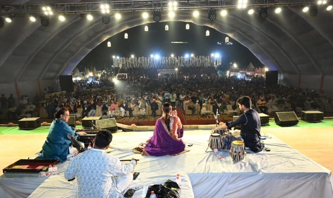 प्रतिभा सिंह बघेल की मन मोहिनी गजल, के.एल.पांडे का गीत और राग से रिश्ता और संस्कृति व प्रकृति बहनों के संगीत सुरों ने विरासत महफिल को किया रोशन-Newsnetra 17 img 20241023 wa00249208192520556392154