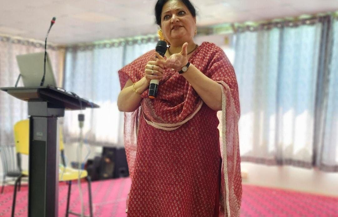 विरासत महोत्सव 2024 का नौंवा दिन, यूनिवर्सल एकेडमी की नन्हीं बच्ची नंदिनी सिंह का सांस्कृतिक गायन बना सभी के दिलों को छू लेने वाला-Newsnetra 18 img 20241023 wa00507710134376967434986