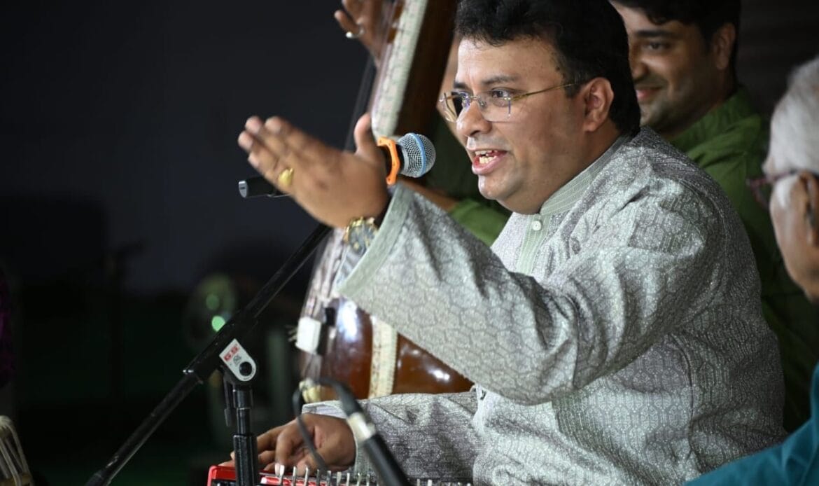 विरासत महोत्सव 2024 का नौंवा दिन, यूनिवर्सल एकेडमी की नन्हीं बच्ची नंदिनी सिंह का सांस्कृतिक गायन बना सभी के दिलों को छू लेने वाला-Newsnetra 23 img 20241023 wa00553798344653776786773