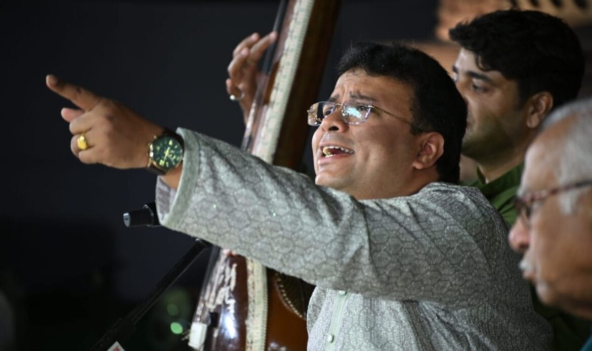 विरासत महोत्सव 2024 का नौंवा दिन, यूनिवर्सल एकेडमी की नन्हीं बच्ची नंदिनी सिंह का सांस्कृतिक गायन बना सभी के दिलों को छू लेने वाला-Newsnetra 10 img 20241023 wa00572629929481070877356