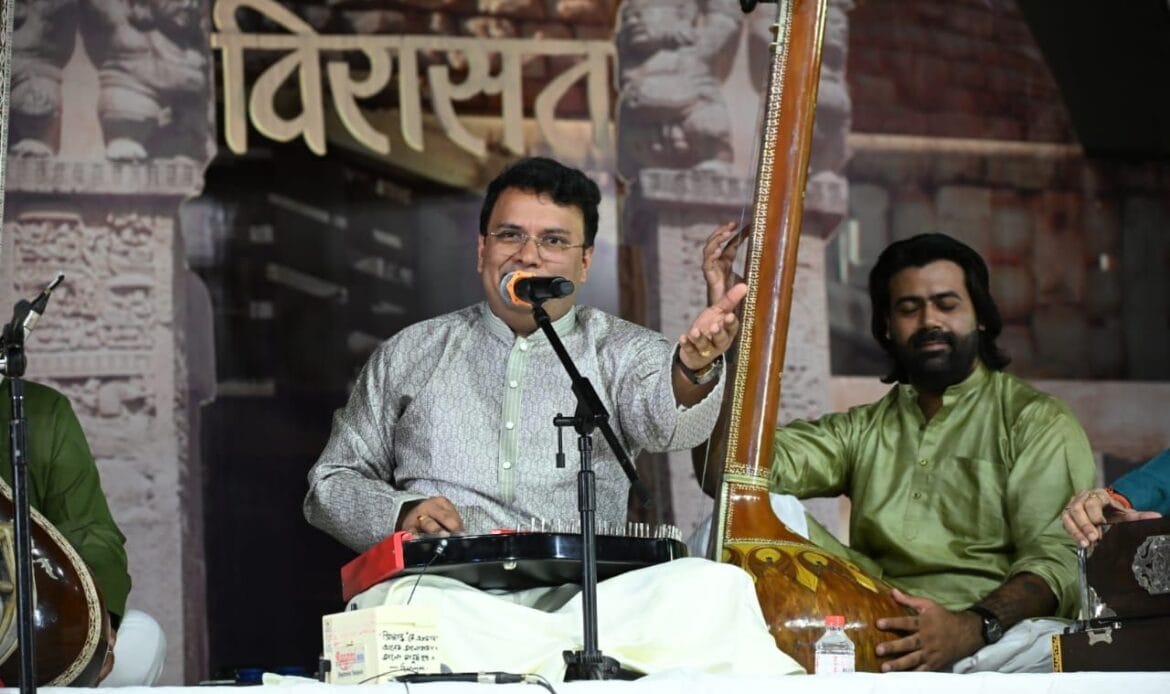 विरासत महोत्सव 2024 का नौंवा दिन, यूनिवर्सल एकेडमी की नन्हीं बच्ची नंदिनी सिंह का सांस्कृतिक गायन बना सभी के दिलों को छू लेने वाला-Newsnetra 8 img 20241023 wa00587157627266534196790