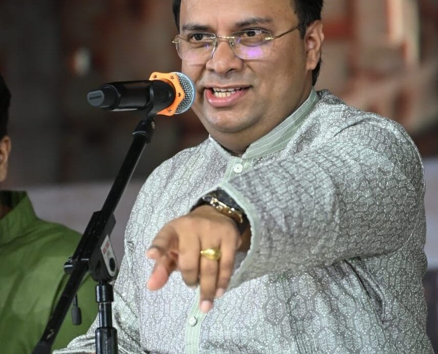 विरासत महोत्सव 2024 का नौंवा दिन, यूनिवर्सल एकेडमी की नन्हीं बच्ची नंदिनी सिंह का सांस्कृतिक गायन बना सभी के दिलों को छू लेने वाला-Newsnetra 25 img 20241023 wa00612767924645219688459