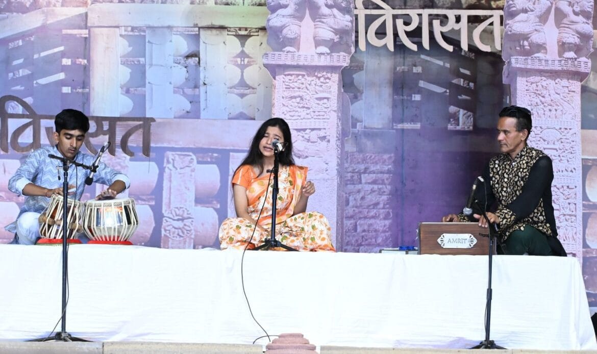 'विरासत' महोत्सव में गढ़वाली लोकगीतों ने छू लिया 'मन-हृदय-Newsnetra 41 img 20241024 wa00671729154986681128819