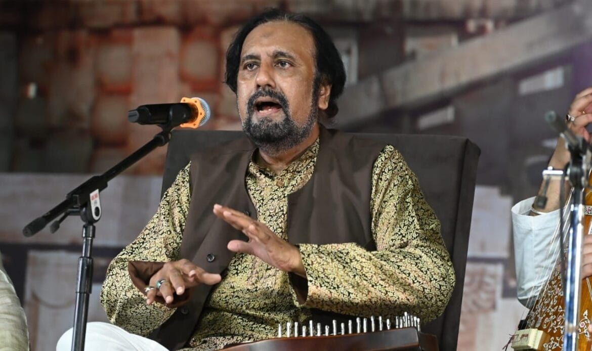 'विरासत' महोत्सव में गढ़वाली लोकगीतों ने छू लिया 'मन-हृदय-Newsnetra 23 img 20241024 wa00855497239124672363304