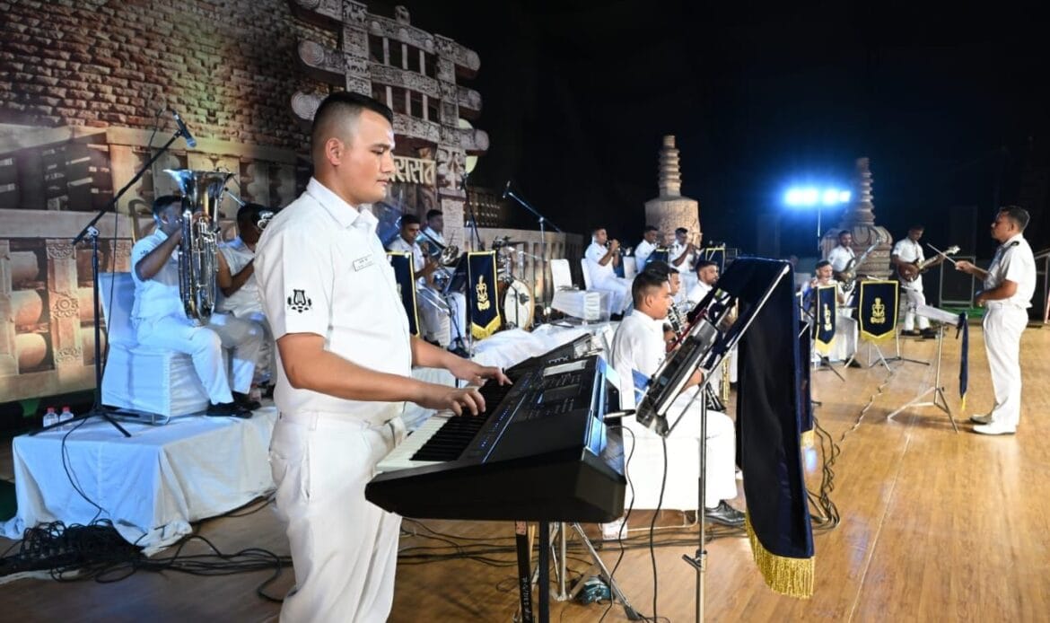 'विरासत' महोत्सव में गढ़वाली लोकगीतों ने छू लिया 'मन-हृदय-Newsnetra 20 img 20241024 wa0092199249494733289094