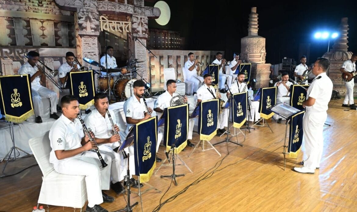 'विरासत' महोत्सव में गढ़वाली लोकगीतों ने छू लिया 'मन-हृदय-Newsnetra 13 img 20241024 wa00948926703528880248539