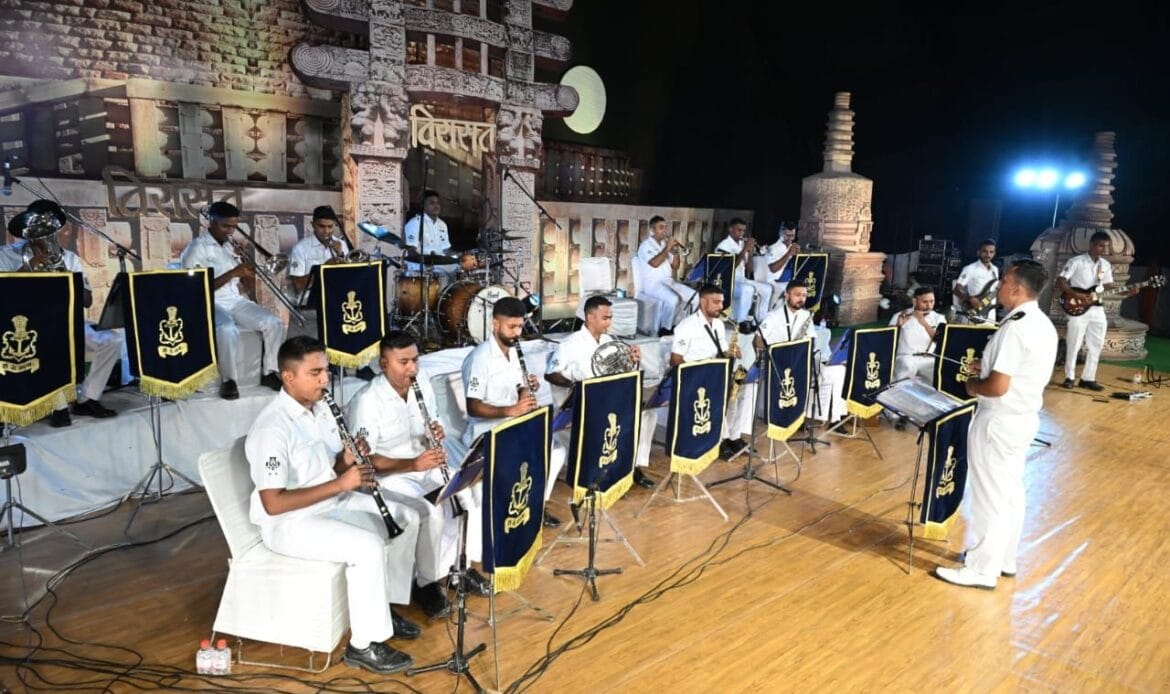 'विरासत' महोत्सव में गढ़वाली लोकगीतों ने छू लिया 'मन-हृदय-Newsnetra 17 img 20241024 wa0095442600233878693534