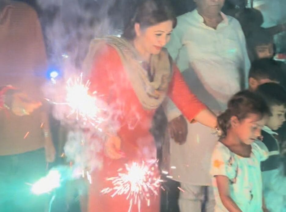 ऊर्जा फाउंडेशन ने दीपावली के उपलक्ष्य में 'दीप मिलन अभियान' का किया शुभारंभ-Newsnetra 6 img 20241025 wa00447382746668449598099