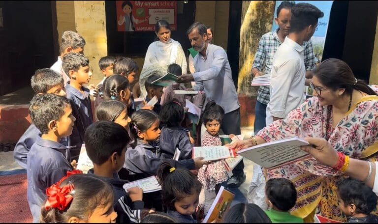 ऊर्जा फाउंडेशन ने दीपावली के उपलक्ष्य में 'दीप मिलन अभियान' का किया शुभारंभ-Newsnetra 8 img 20241025 wa00512694724914448323758