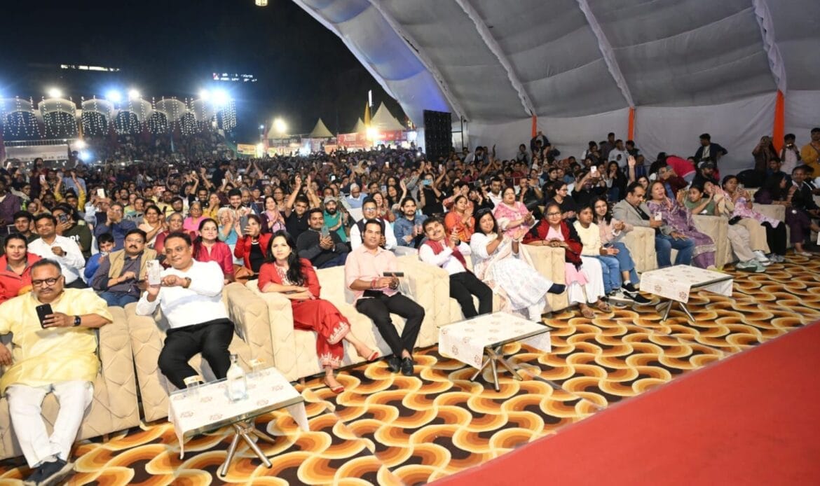 विरासत महोत्सव: शुक्रवार की सांस्कृतिक संध्या लोकप्रिय भोजपुरी गीतों के माने जाने वाले सरताज मनोज तिवारी के नाम रही-Newsnetra 7 img 20241025 wa00803278662963694850987