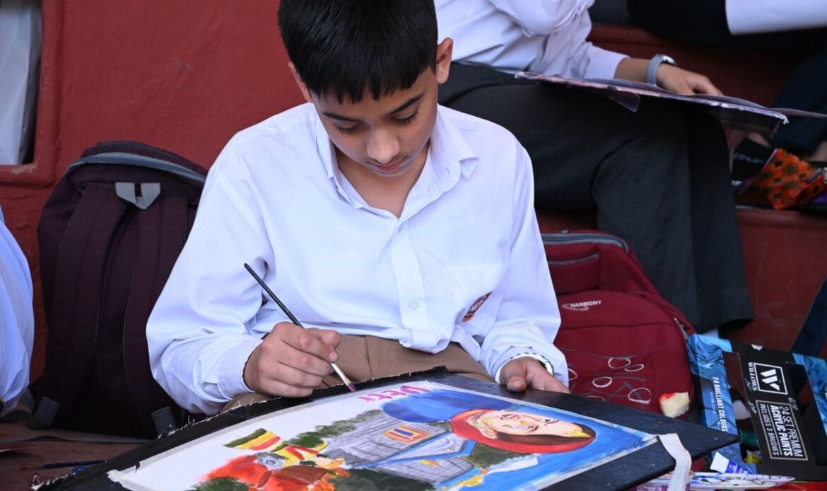 विरासत महोत्सव: शुक्रवार की सांस्कृतिक संध्या लोकप्रिय भोजपुरी गीतों के माने जाने वाले सरताज मनोज तिवारी के नाम रही-Newsnetra 21 img 20241025 wa01058117862182374599265
