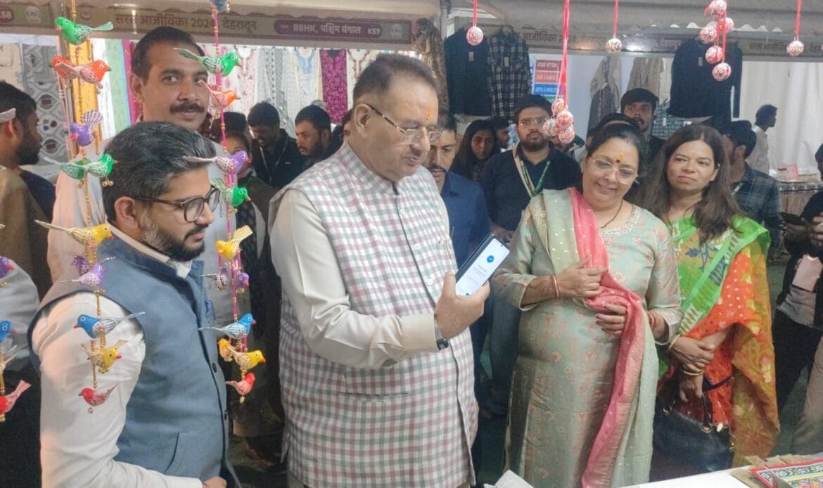 मंत्री गणेश जोशी ने ग्राम्य विकास विभाग और जिला प्रशासन के अधिकारियों व कर्मचारियों का मेले की सफलता के लिए दी बधाई-Newsnetra 9 img 20241028 wa00031801194134415760736