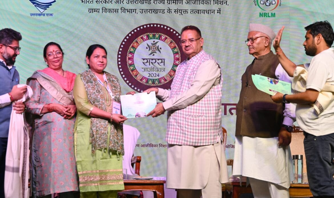 मंत्री गणेश जोशी ने ग्राम्य विकास विभाग और जिला प्रशासन के अधिकारियों व कर्मचारियों का मेले की सफलता के लिए दी बधाई-Newsnetra 5 img 20241028 wa00074561227073507013401