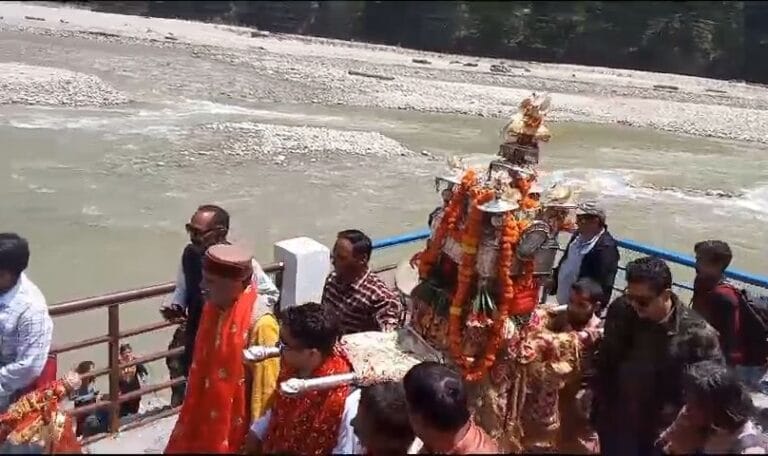 मां गंगा के कपाट शीतकालीन मेंबंद होने की तिथि 2 नवंबर 2024 को 12:14 पर अभिजीत मुहूर्त में श्रद्धालुओं के लिए बंद कर दिए जाएंगे 5 img 20241011 142744101843139709021267416