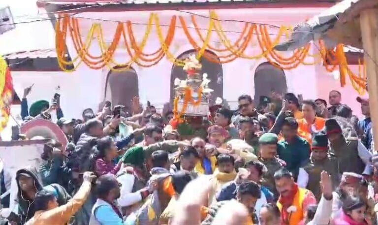 मां गंगा के कपाट शीतकालीन मेंबंद होने की तिथि 2 नवंबर 2024 को 12:14 पर अभिजीत मुहूर्त में श्रद्धालुओं के लिए बंद कर दिए जाएंगे 6 img 20241011 142753438122973424634262211