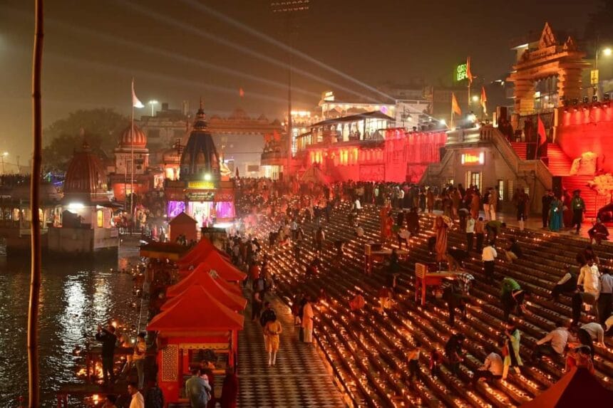 Uttarakhand News: हरिद्वार में आयोजित गंगा दीप महोत्सव कार्यक्रम- Newsnetra 3 FB IMG 1731339031649
