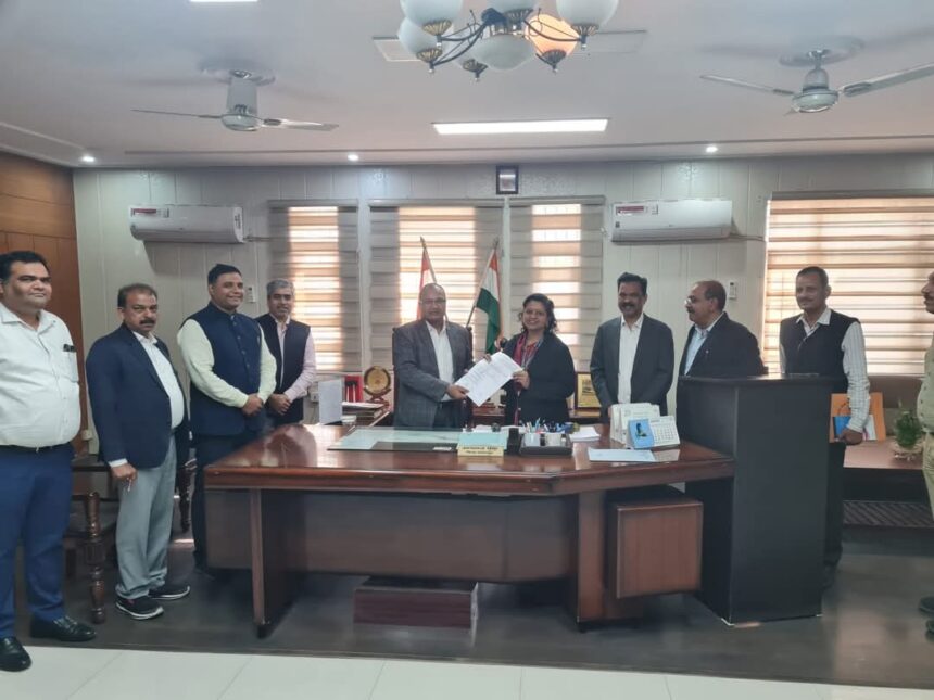 पंतनगर एयरपोर्ट विस्तारीकरण: मुख्यमंत्री पुष्कर सिंह धामी के प्रयासों से 524.70 एकड़ भूमि हस्तांतरण पूर्ण- Newsnetra <br> 3 FB IMG 1732810691219